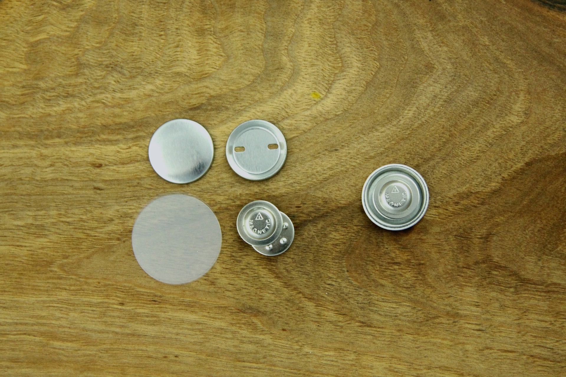 komponenty do przypinek 25mm z pojedynczym magnesem na ubranie