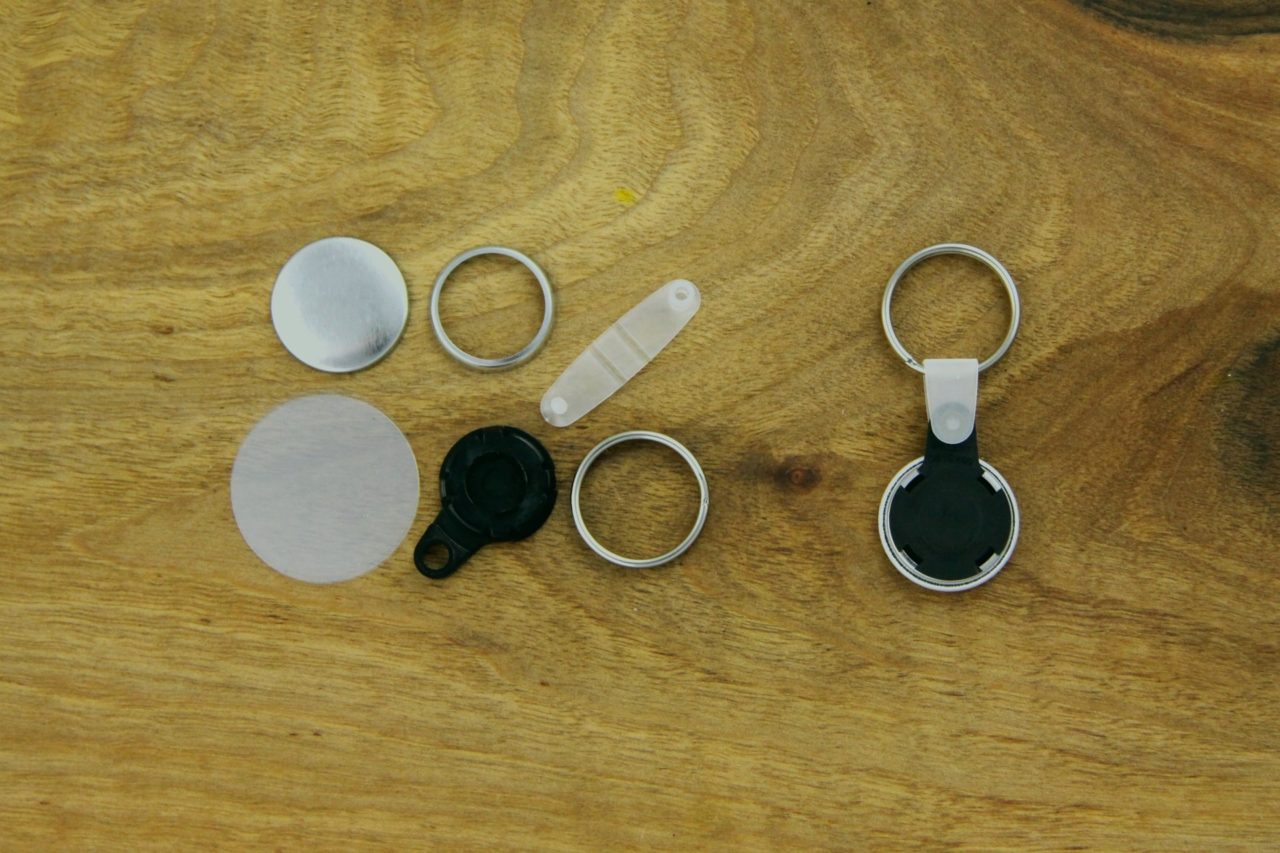 komponenty do przypinek 25mm z brelokiem