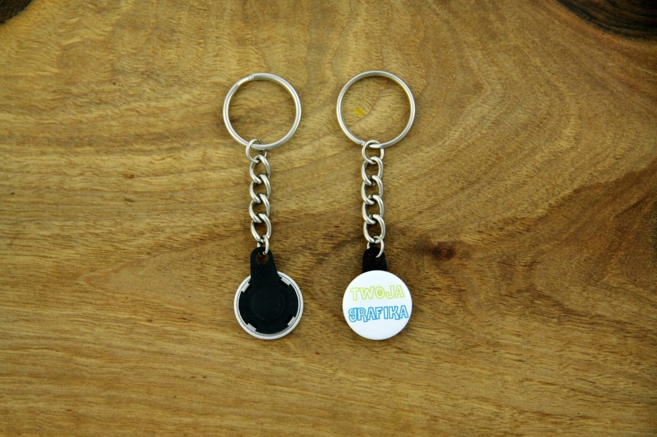 personalizowane breloki do kluczy - przypinka do kluczy 25mm z brelokiem z łańcuszkiem