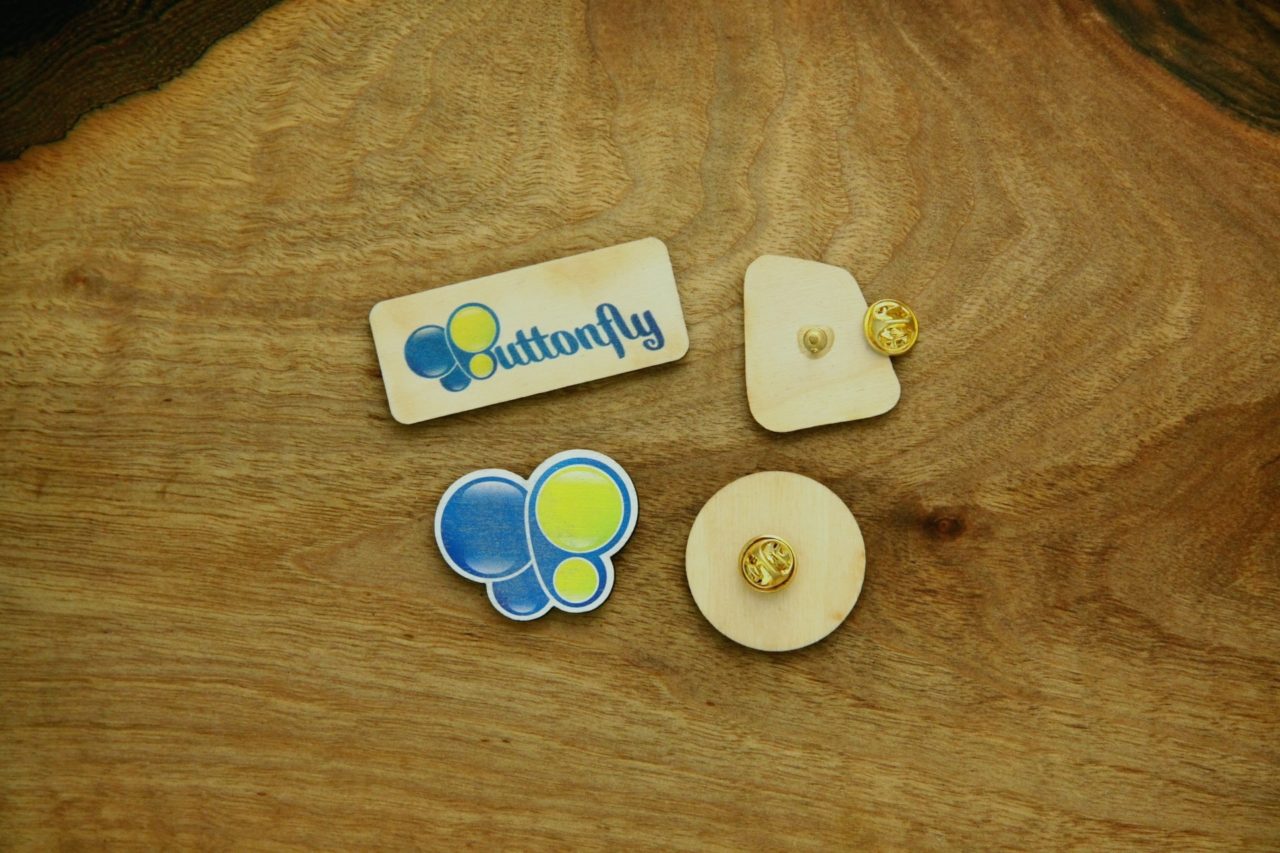 przypinki drewniane z nadrukiem z igłą