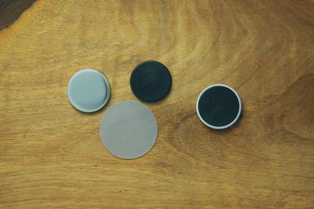 komponenty przypinki z magnesem na lodówkę 32 mm