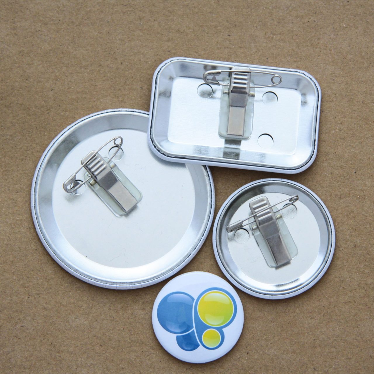 05. Przypinki identyfikatory