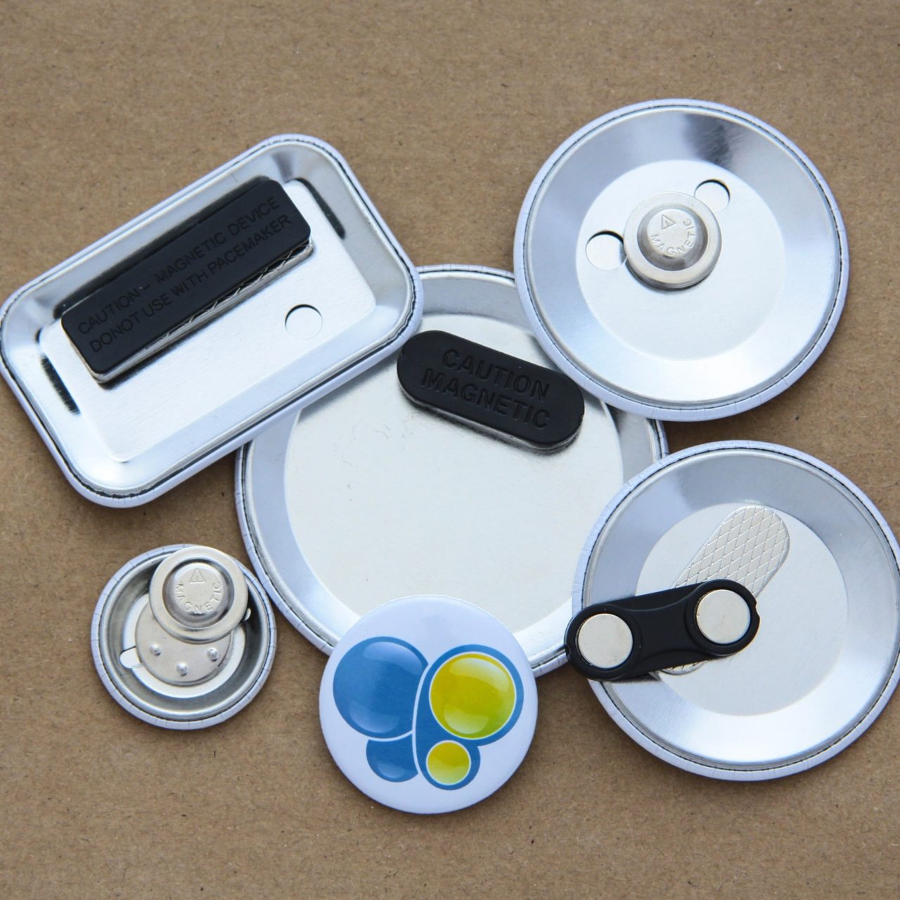 04. Przypinki z magnesem na ubranie