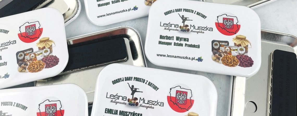 plakietki z nadrukiem pracowników