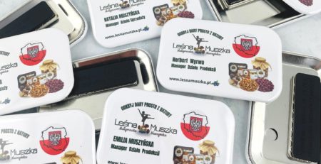 plakietki z nadrukiem pracowników